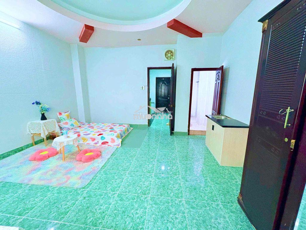 Phòng máy lạnh cửa sổ trời đường nguyễn xí bình thạnh - 2
