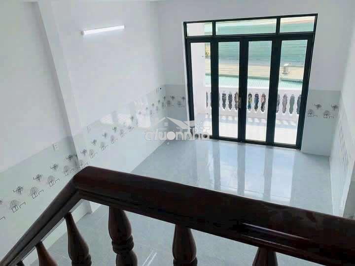 Nhà mới ngay tp mới. 70m2 xây 1 trệt 1 lầu 2 phòng ngủ. 1ty5 sổ riêng - 3