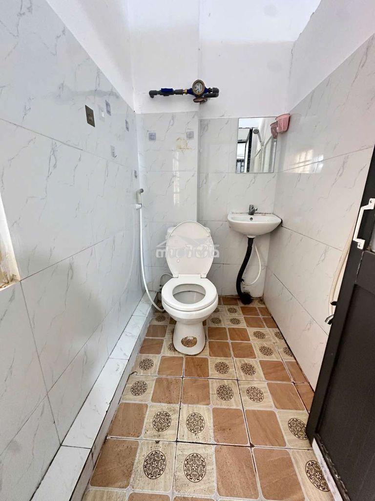 Phòng có máy lạnh giờ tự do gần ngã tư hậu giang nguyễn văn luông - 3