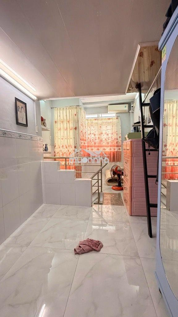 Nhà đẹp tôn đản q4- 2 lầu đúc- 3x7m- ko qh chỉ 2 tỷ nhỉnh - 4