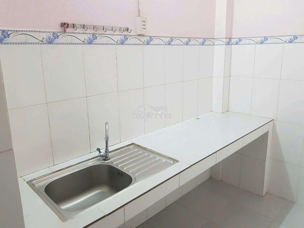 Nhà tx33 quận 12. điện tích
3x7m trệt lầu 2pn.1wc
giá 3,5tr tháng - 2