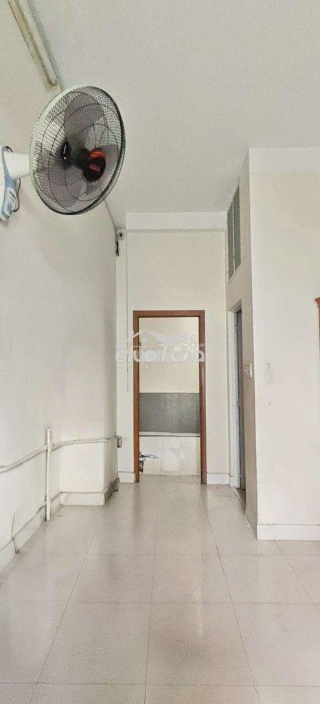 Nhà 3 tầng . đất 72m2 . sát mặt tiền phường an phú đông.. chỉ 4,25 tỷ - 3