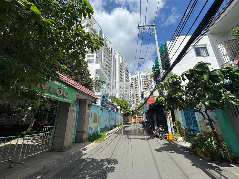 Bán nhà 4 lầu đang cho thuê 22tr/ tháng gần phạm văn đồng