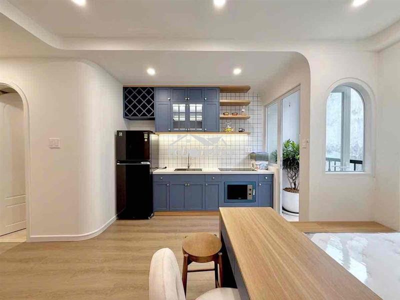 Chdv  full nội thất – ban công thoáng mát – mặt tiền , sát bcons , khu