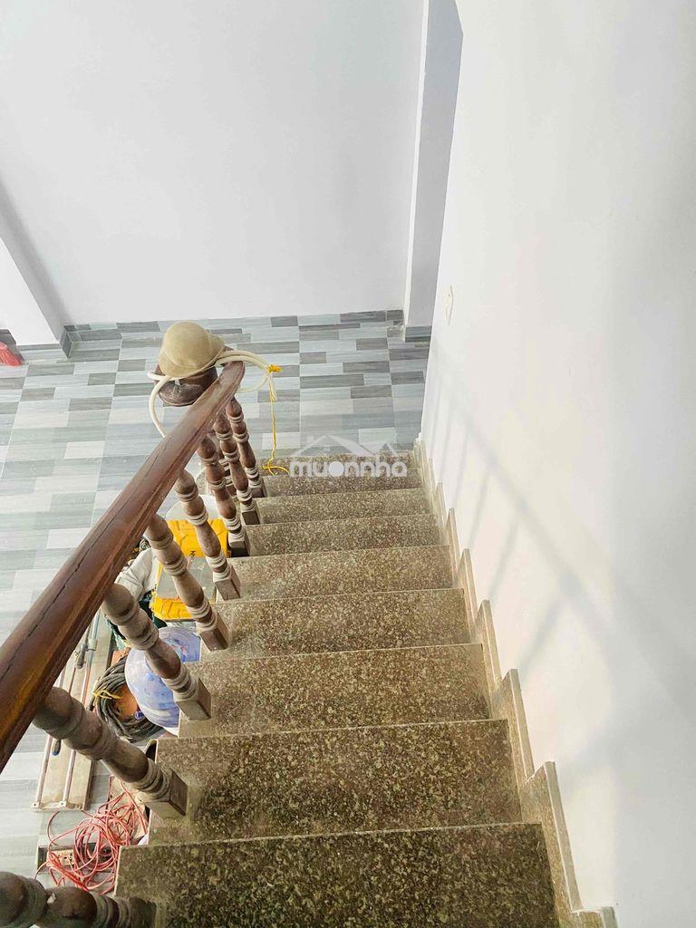 Nhà gần chợ minh phát ( sân xe hơi ) trệt lầu 4pn 3wc - 3