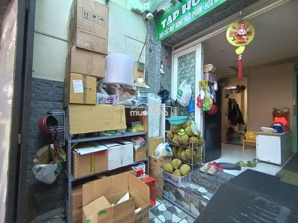 1 phòng ngủ + mặt băng , mặt tiền đoàn văn bơ, (q.4) giá 5 triệu 500. - 2