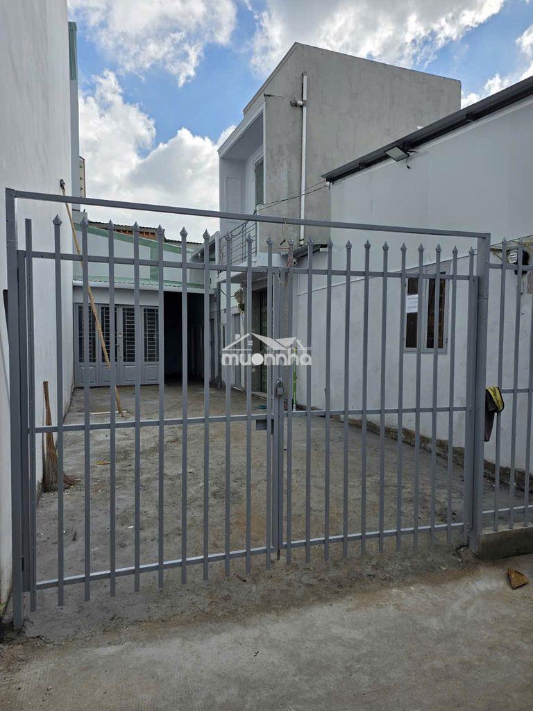 Cho thuê căn nhà nhỏ 1 căn trệt + lầu, 1 căn có gác  lý chiêu hoàng - 3