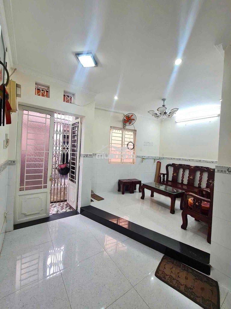 Cho thuê nhà đường 10 trường thọ 2pn 1wc giá 7,9tr máy nước nóng