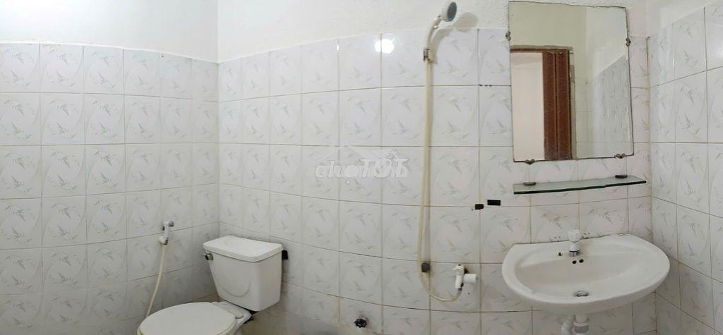 Phòng giá rẻ cho thuê gần đầm sen - 2