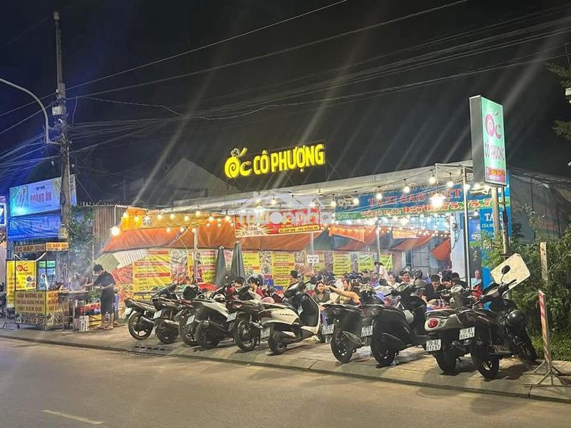 Cần sang gấp quán ốc 150tr có sẵn mái che, bàn ghế, khu bếp
