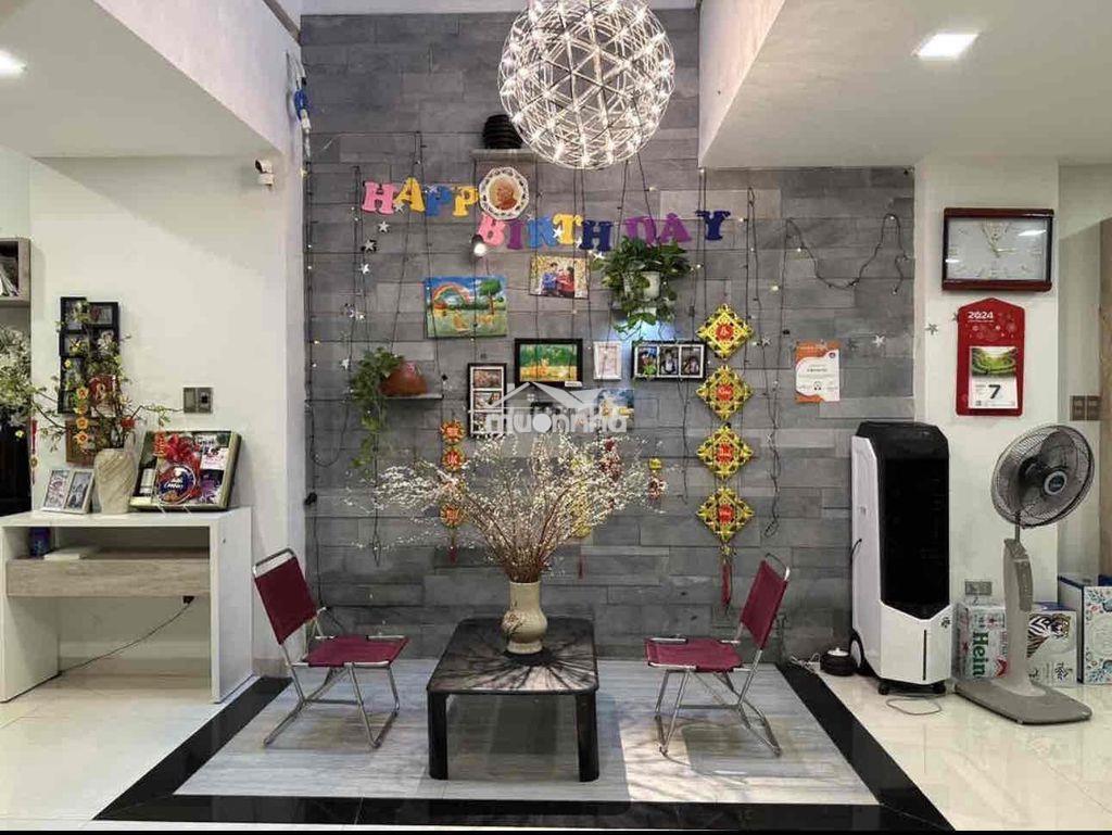 Nhà 3,5 tầng 4 phòng ngủ, gần cầu hoà xuân - đảo 1 - khu - 4