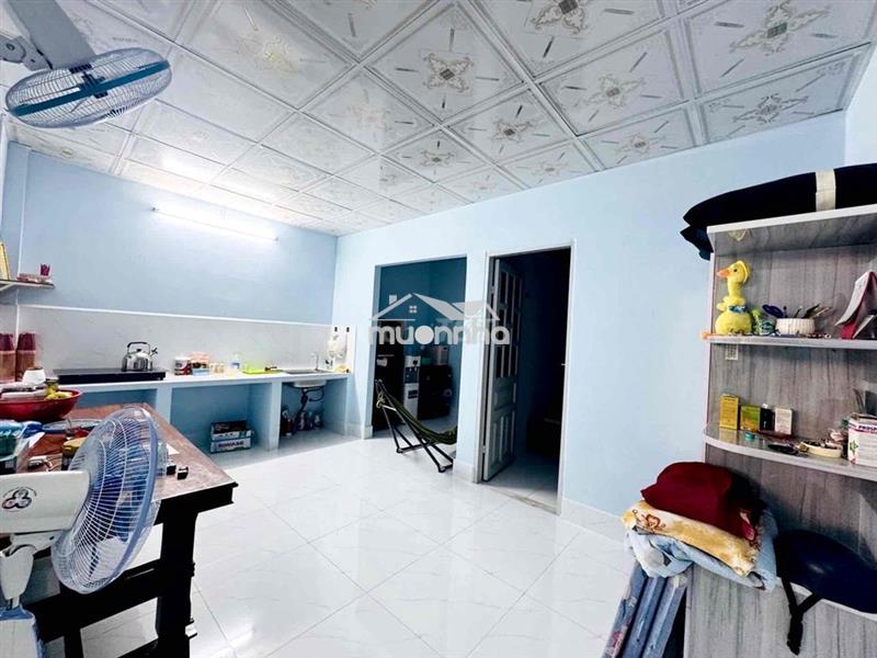 Nhà liền kề tthc dĩ an, dt 123m2, kdc đông đúc,  hướng đông nam