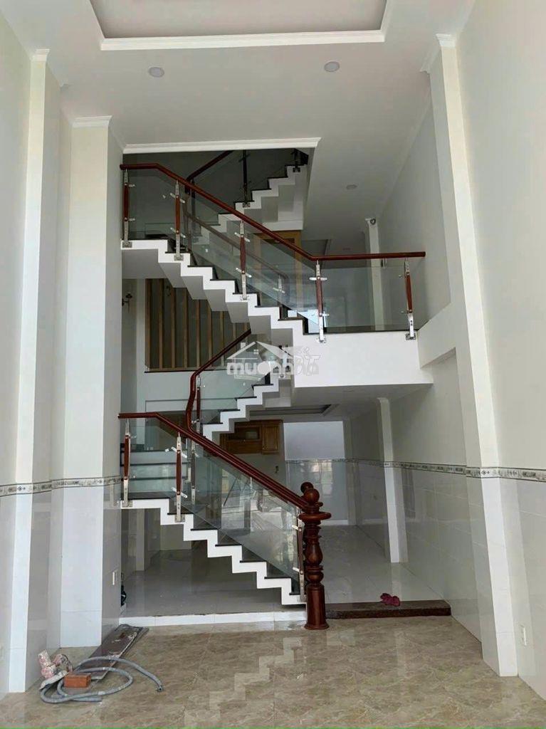 Cho thuê nhà 3.5 tấm khu phân lô đường 18b, f bhha giá 15tr/tháng.