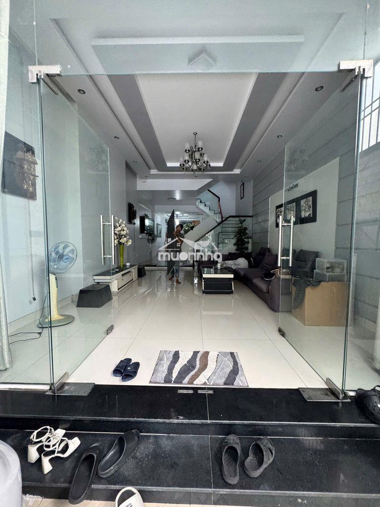 Cho thuê nhà đẹp phú hữu | sân oto nhà to dts240m2 | giá 15tr/ tháng