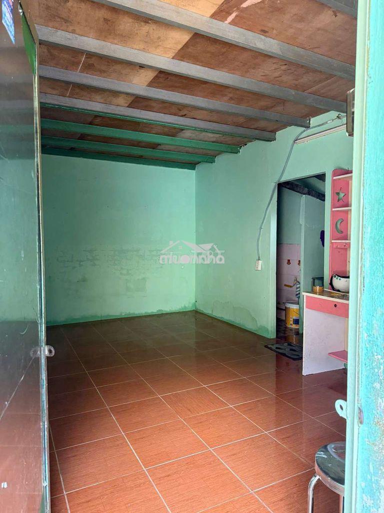 Phòng trọ dương quảng hàm p5 gv. gác suốt, giờ tự do.  - 3
