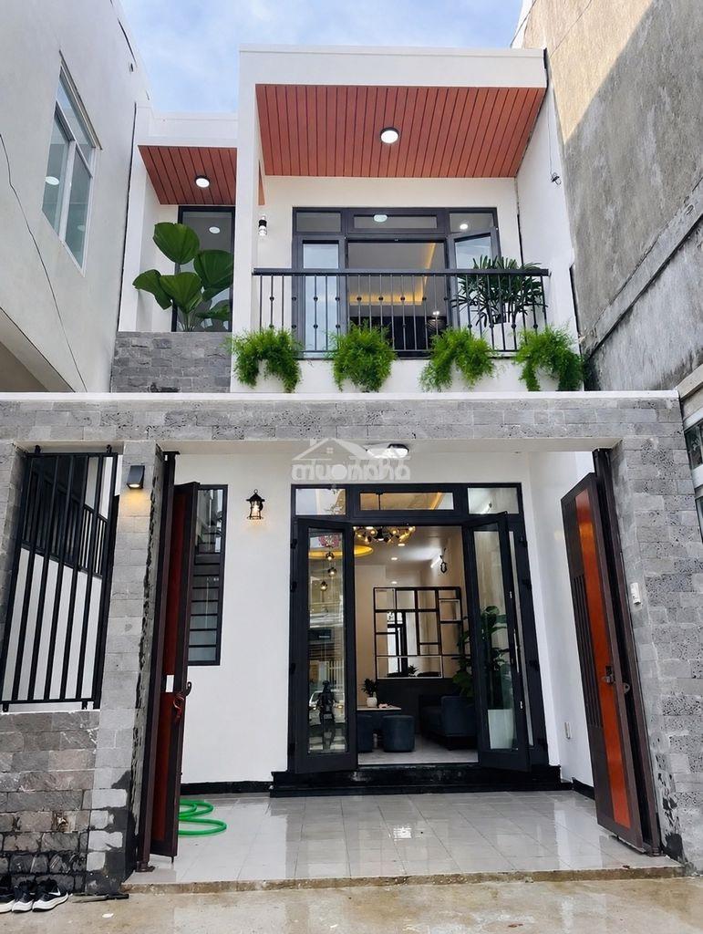 Thường xuyên đi công tác xa bán lại nhà cuối đường đồng khởi