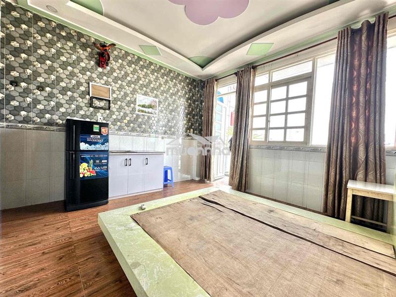 Phòng ban công thoáng mát, đầy đủ nội thất, gần kcn vĩnh lộc