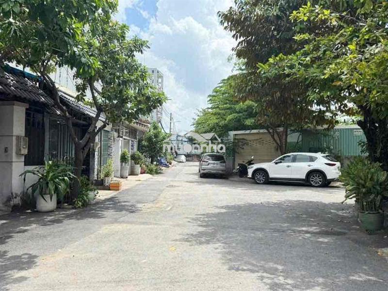 Bán nhà 3 tầng gần gigamall bên sông