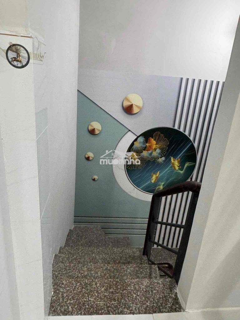 3 tầng - ngang 2.1m x dài 8m - shr - hẻm thoáng - ko quy hoạch - 3