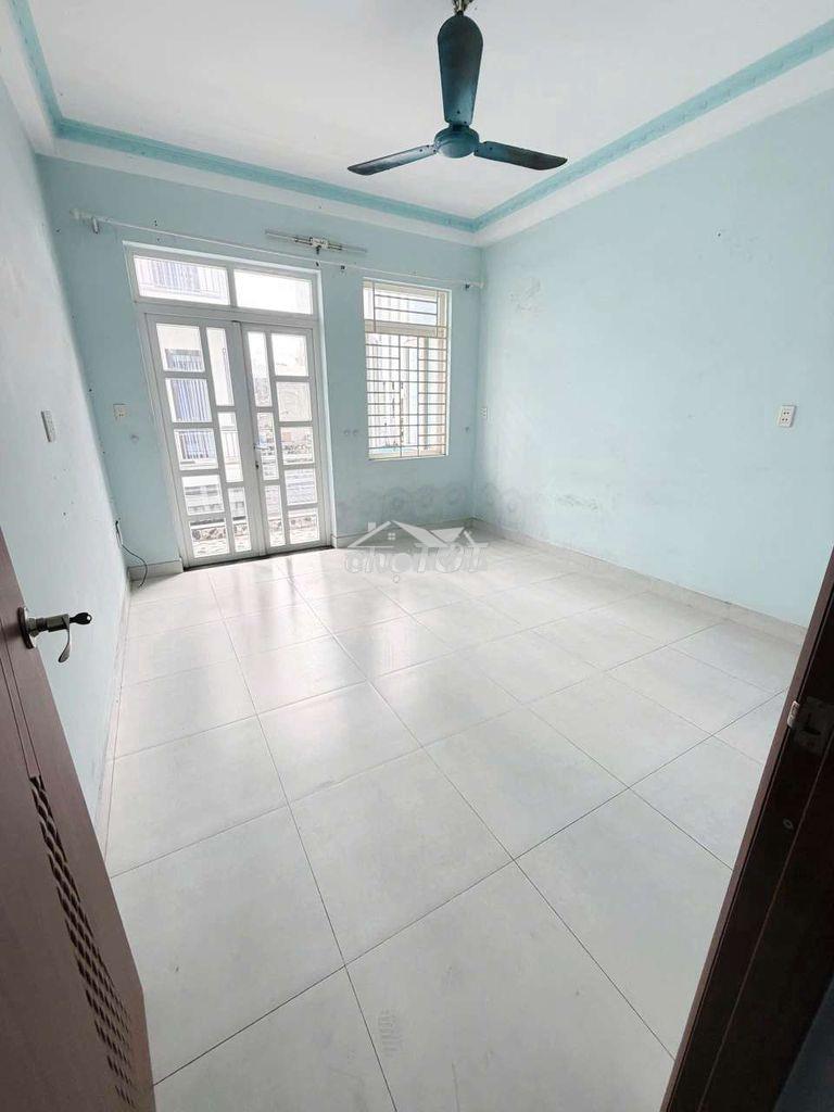 Nhà nguyên căn gò dầu. (4pn,3wc). hẻm xe hơi.dtsd 156m2 - 4