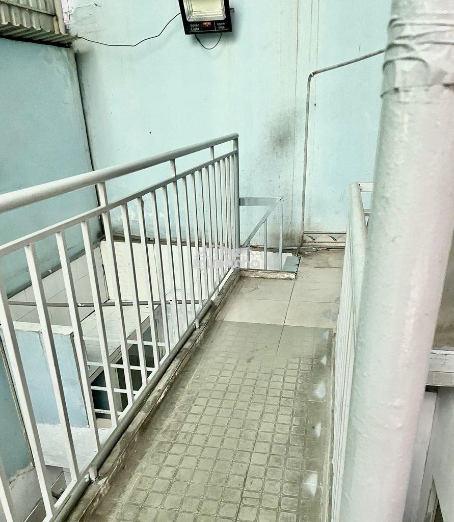 Phòng trọ đường mặt tiền, máy lạnh, có ban công - 4