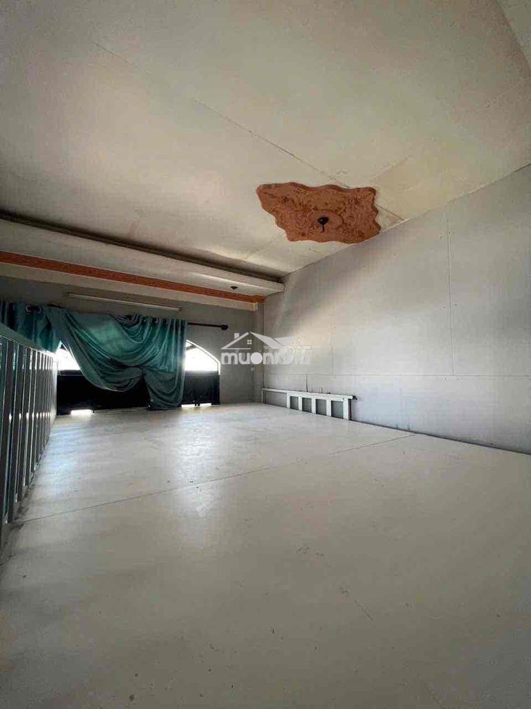 Phòng 40m2 có ban công thoáng mát, ngay đường 2 trường thọ 4,5tr - 4