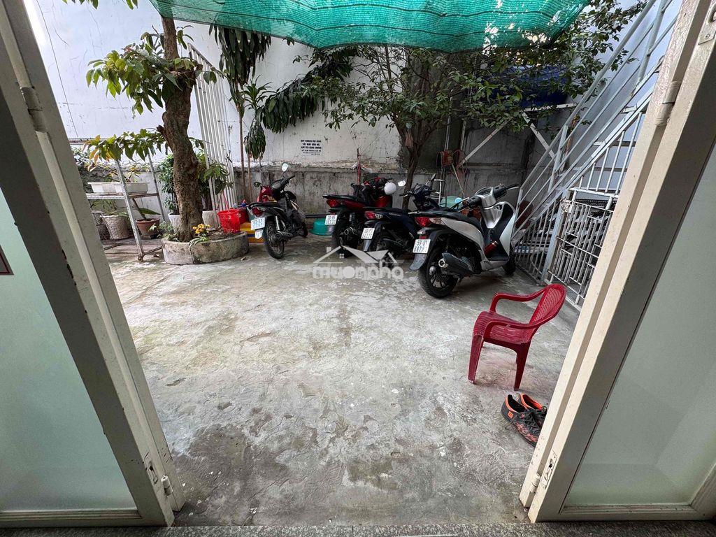 Phòng giá rẻ nguyễn kiệm p4 phú nhuận giá 4tr lầu2 p201,có cửa sổ,20m2 - 4