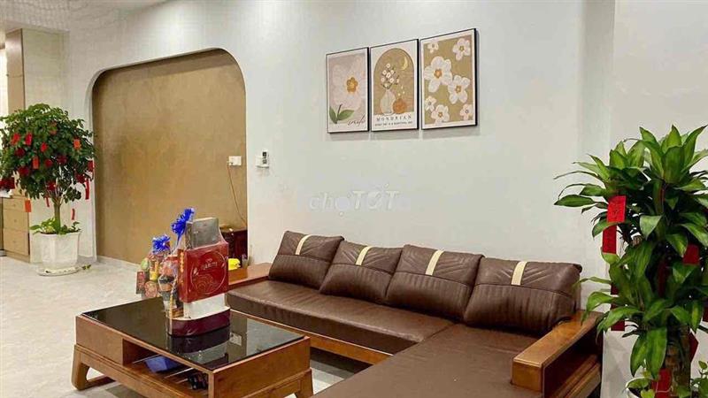 Cho thuê nhà mtnb khu tên lửa đối diện công viên , có nội thất .