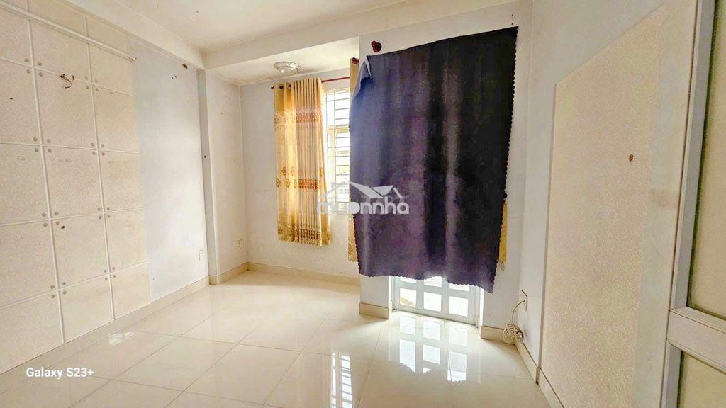 Cho thuê nhà hẻm xe hơi 8m âu dương lân p3 q8 1 trệt 3 lầu – giá 12 tr - 4