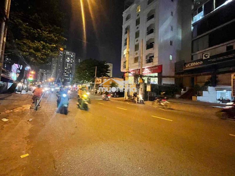 Mbkd mặt tiền nguyễn xí 2 chiều 270m2 ngang 8.4m suốt giá 45tr/th