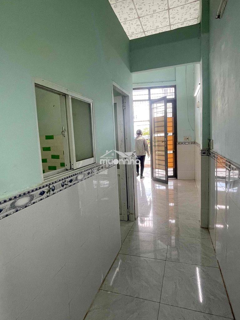 Cho thuê nhà mt hẻm sân rộng gần đông tăng long - 2