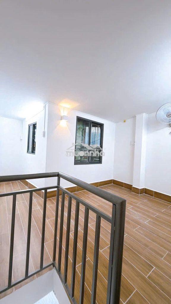 Nhà đẹp q4- 2 lầu- sân rộng- dts 18m2- chỉ 1 tỷ nhỉnh - 4