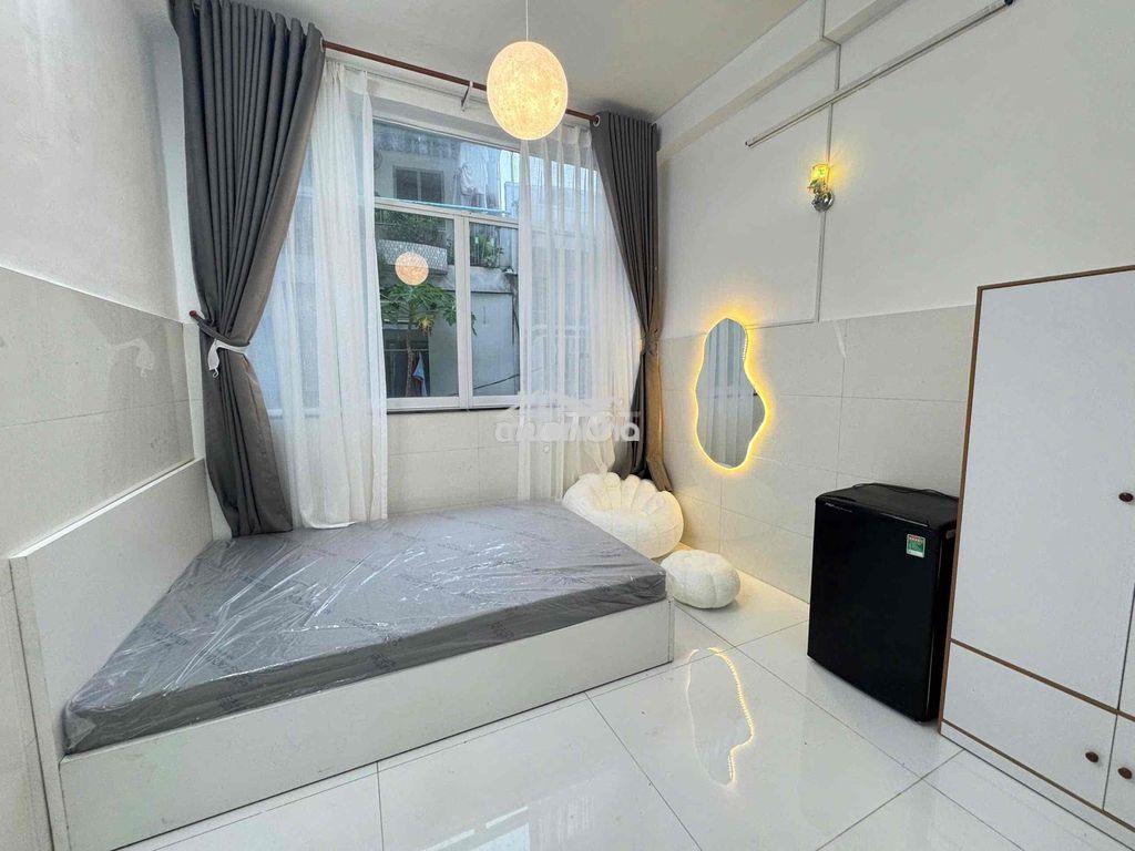 Căn hộ ngay ueh 2pn nguyên sàn full nội thất có cửa sổ thoáng - 4
