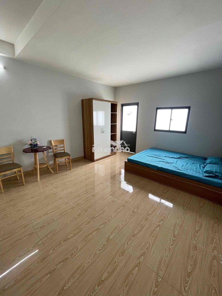 Khai trương căn hộ ban công và cửa sổ sánh ngay đường số 42 f10 q6 - 2