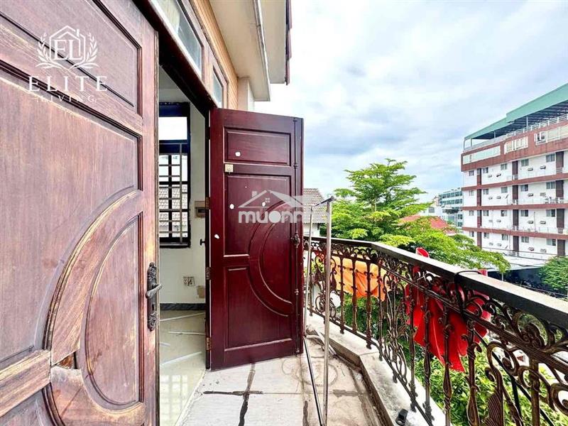 Phòng ban công giá rẻ gần ngay đại học văn lang cơ sở 3
