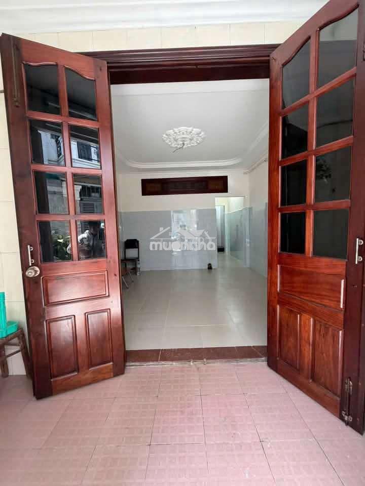 Nhà hxh thông, 1 xẹc, 3pn 2wc gần cv làng hoa, giá rẻ