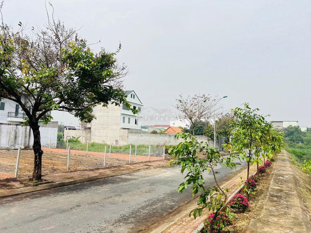 View sông 352m2( 16 x 22) -thổ cư 100% - đường nhựa, sổ riêng, giáp sg - 2