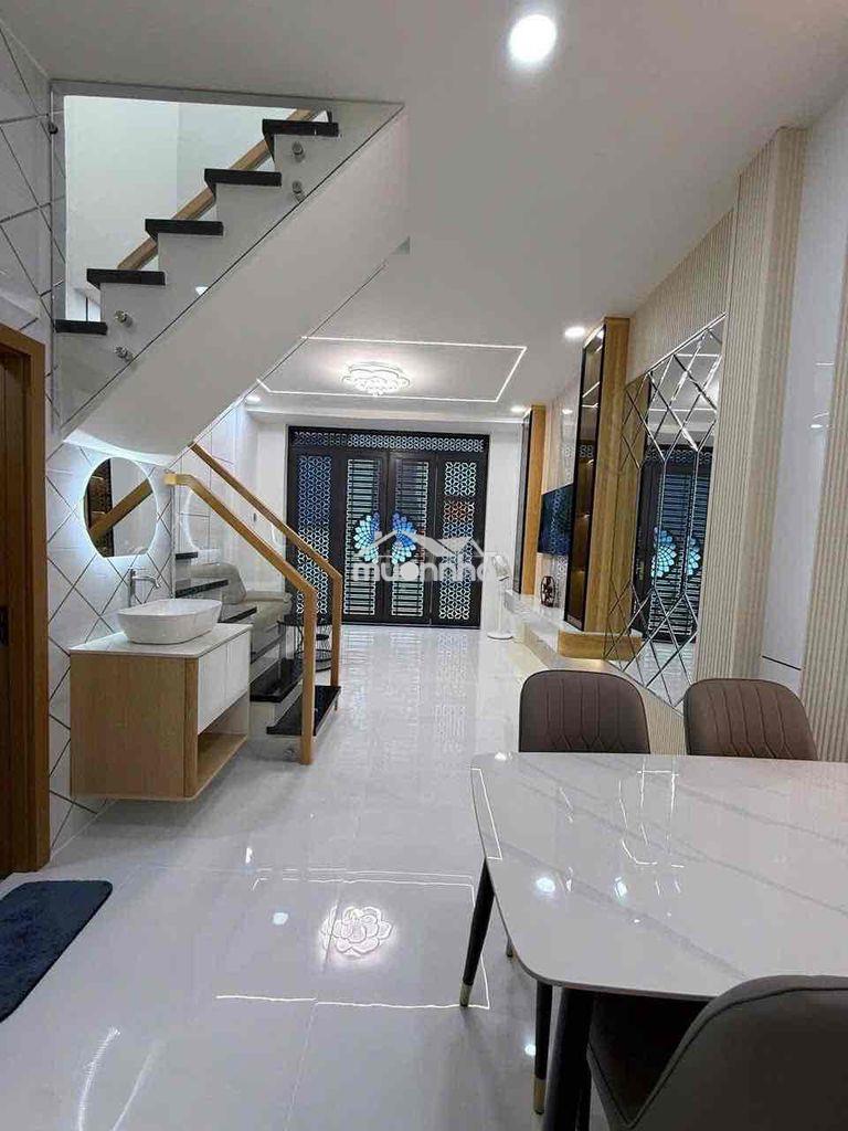 Gọi gấp cho em căn này chủ bán chỉ 5 tỷ + ngay đầm sen
