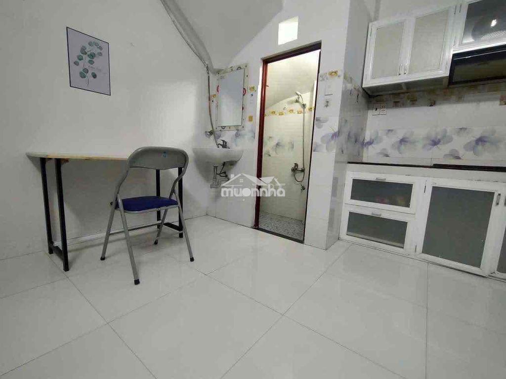 Phòng tầng trệt máy lạnh ,gần phan xích long ,sân bay ,quận 1 chỉ 10 p - 4