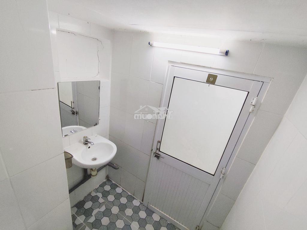 𝐓𝐎𝐈𝐋𝐄𝐓 Đầy đủ, cửa sổ, 𝐅𝐔𝐋𝐋 gạch | đ.c2 lê văn lương(🏘️trọ 𝑨𝑵𝑯 𝑽𝑰𝑵𝑯) - 3