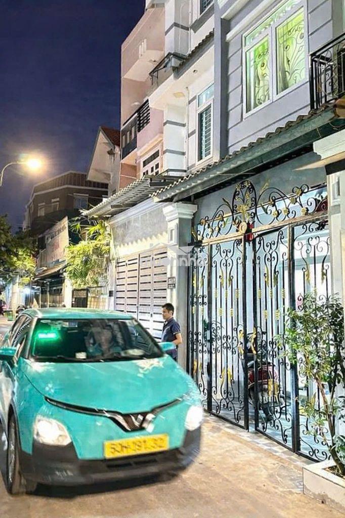 Siêu phẩm 3 tầng-có 1 không 2- hẻm xe hơi-gần phú mỹ hưng-43m2-5tỉ95