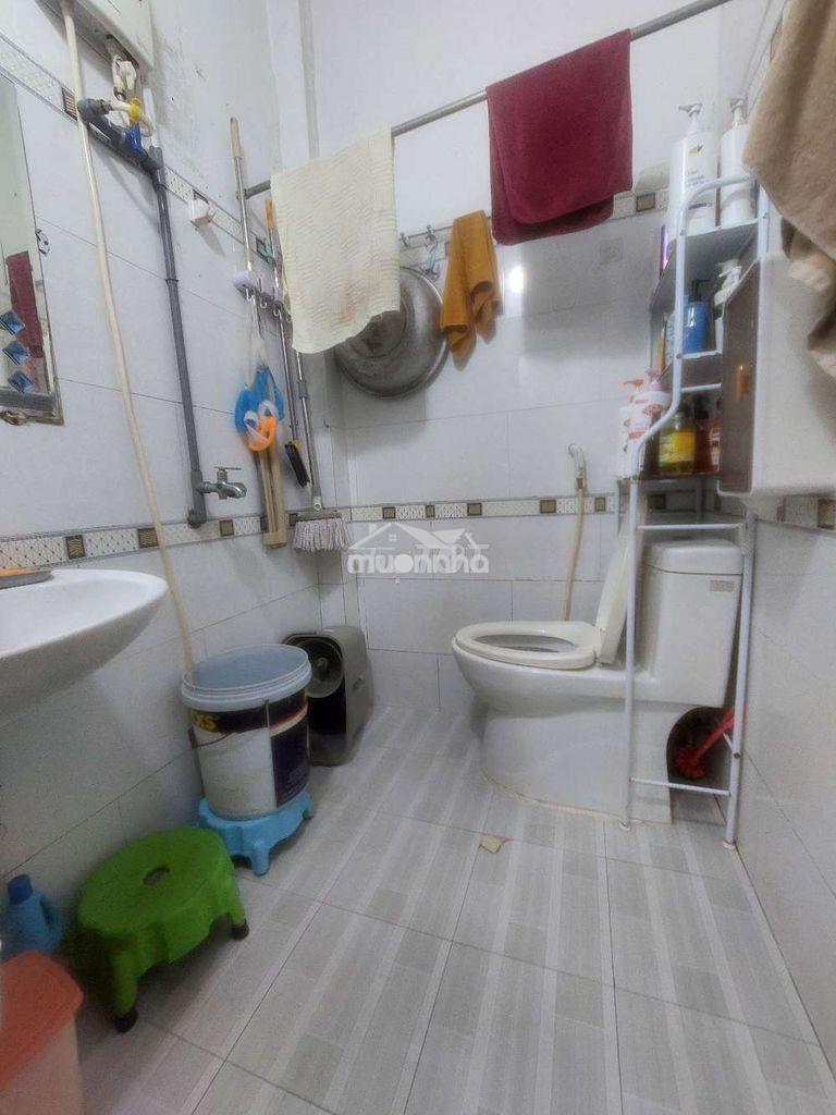 Cho thuê nhà đường phạm hùng c9 dt.4m×16m } 1 lững 2 phòng 1 wc hẽm 5m - 4