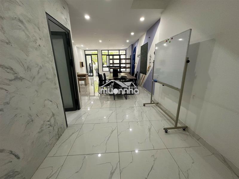 Cho thuê tầng trệt kdt vạn phúc city 5x20m giá 10tr có máy lạnh