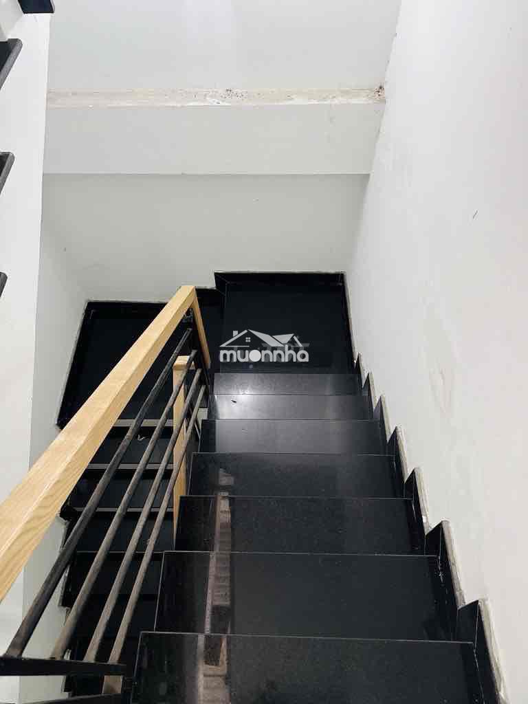 Rạch xuyên tâm giáp q1 - gần 60m2 8 phòng ngủ - 4