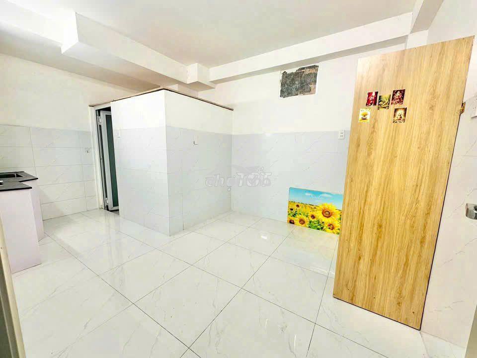 Trống sẵn 2 phòng studio máy lạnh liên khu 4-5 giá cực rẻ - 2
