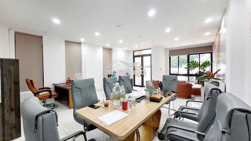 Cho thuê tầng trệt góc 2 mặt tiền siêu đẹp, đường 10 vạn phúc