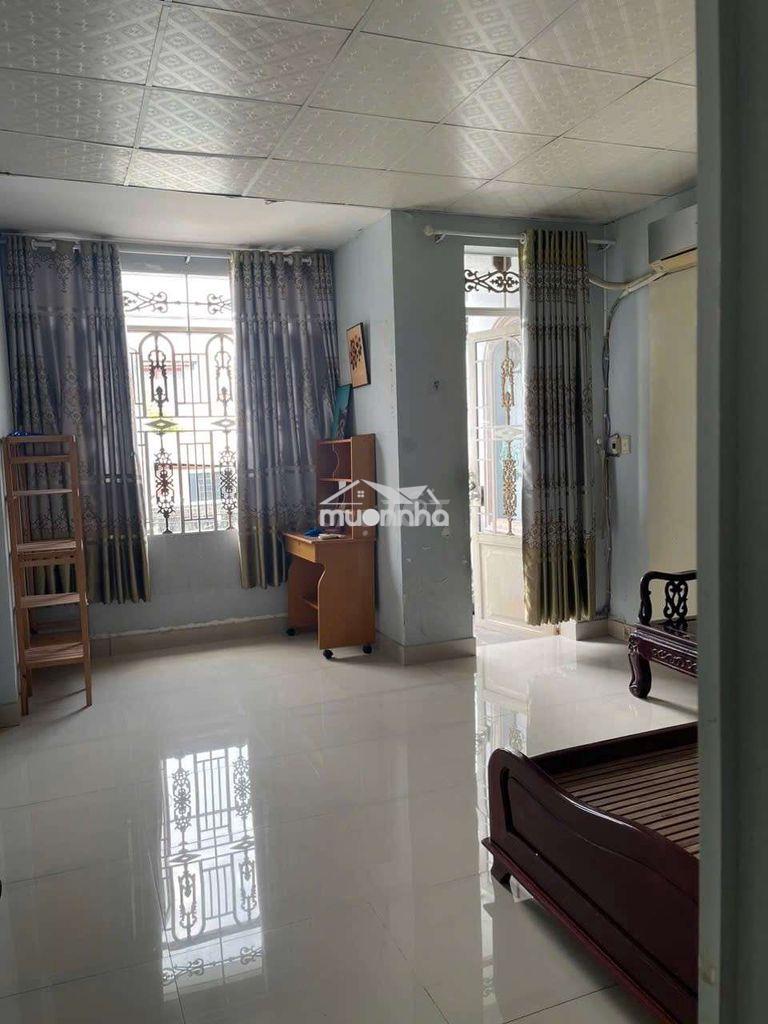 Gần chợ bình triệu  - 3