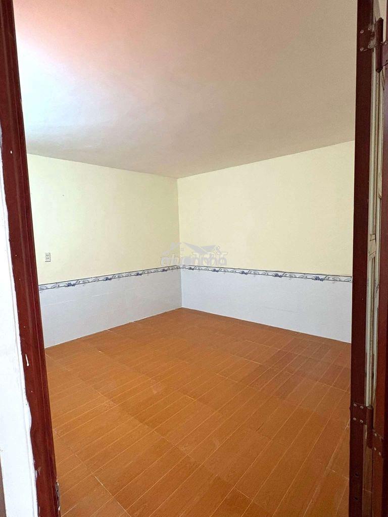 Nhà cấp 4 dt 100m sân xe hơi gần ngã ba ông xã giá 6 triệu 500 - 3