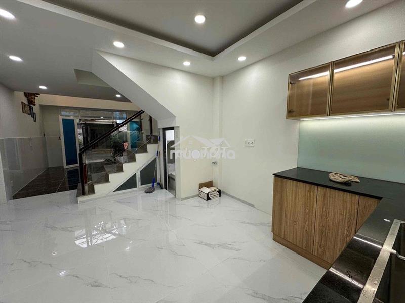 Mình cho thuê trệt làm văn phòng công ty ít nhân sự mặt tiền
