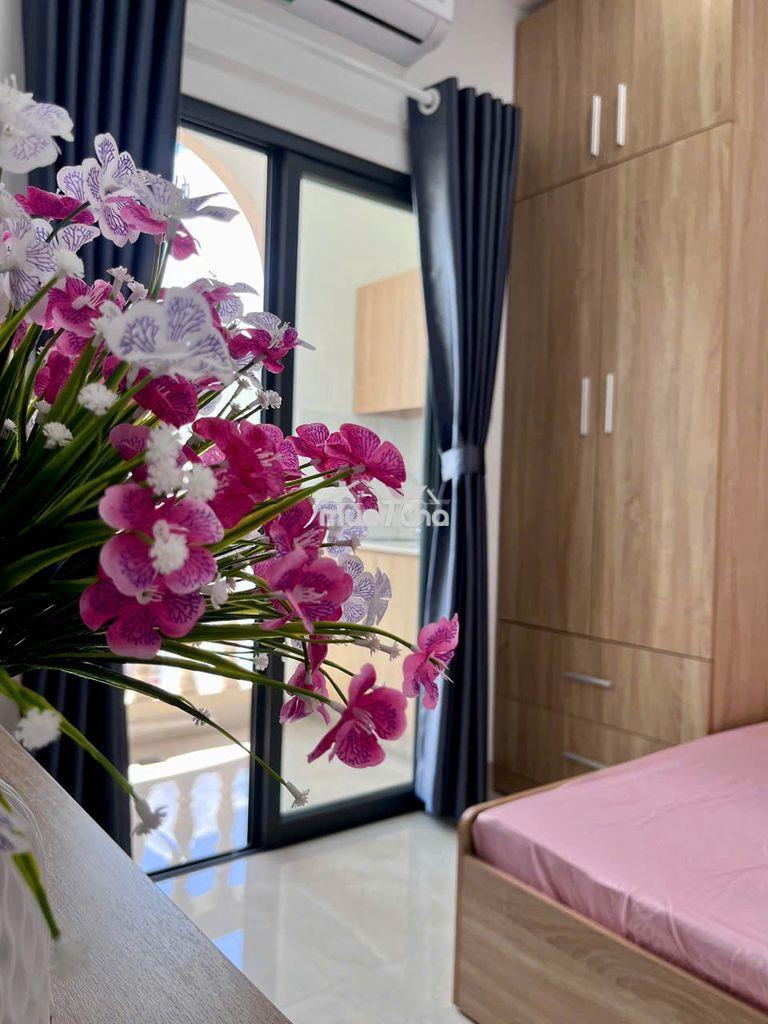 Phòng ban công full nội thất dành cho 2 người, kcx tân thuận q7